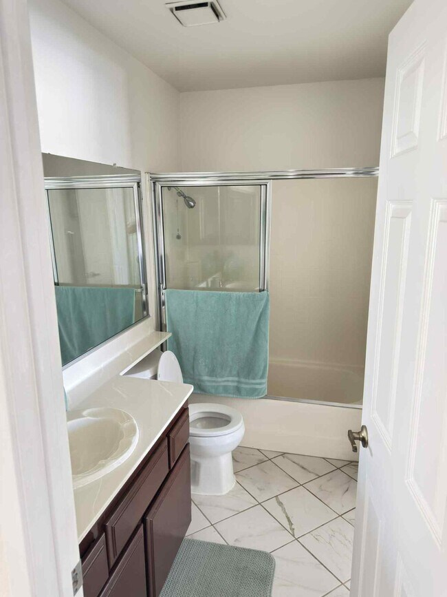 Building Photo - 2890 Summer Set Cir