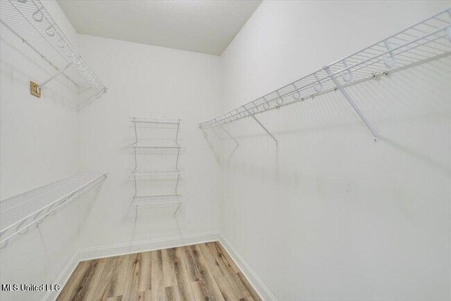 Building Photo - 409 Sand Stone Pl