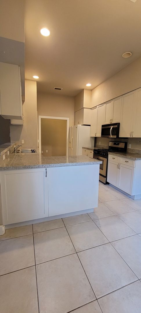 Building Photo - Beautiful 3 Bedroom/2 Bath home in Madera