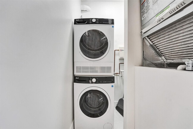 Building Photo - 8900 Washington St