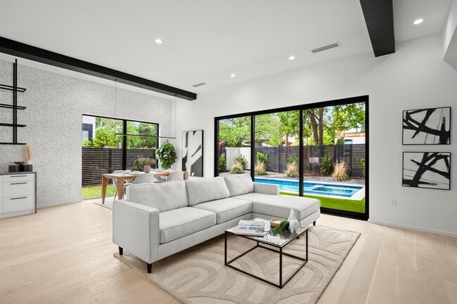 Building Photo - 2215 S 3rd St