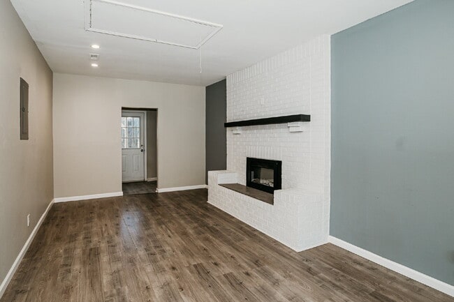 Building Photo - 3-Bedroom with 2 Full Baths Home in Charleston – Spacious 1,752 Sq