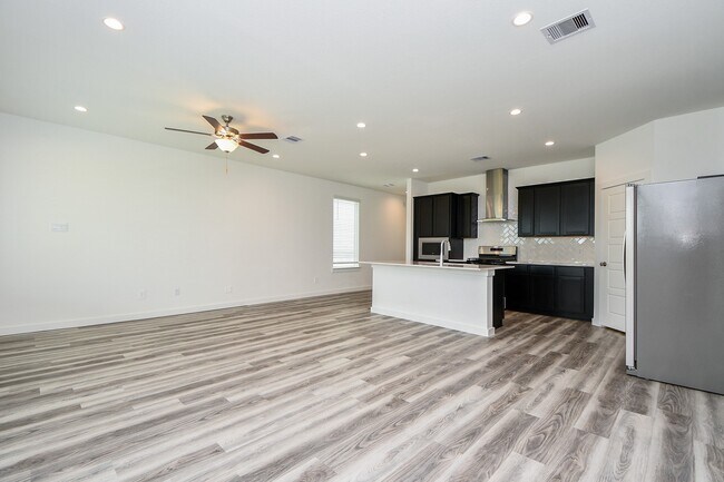 Building Photo - 3024 Crown Gate Dr