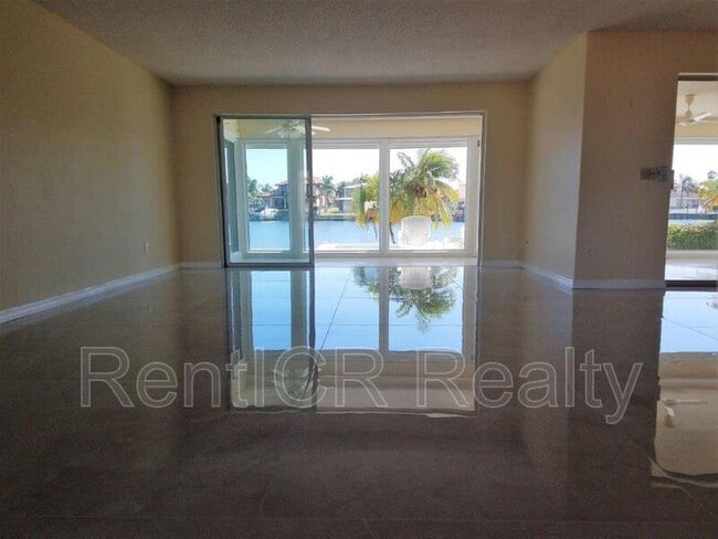 Building Photo - 2507 Bayshore Dr