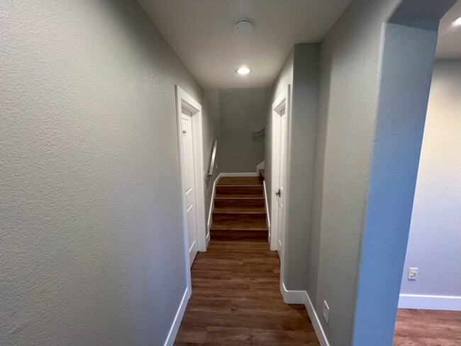 Building Photo - 1654 Lone Oak Trail
