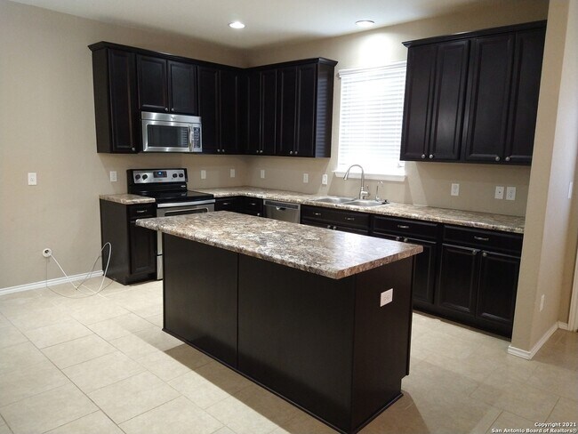 Building Photo - 10130 Castello Cyn