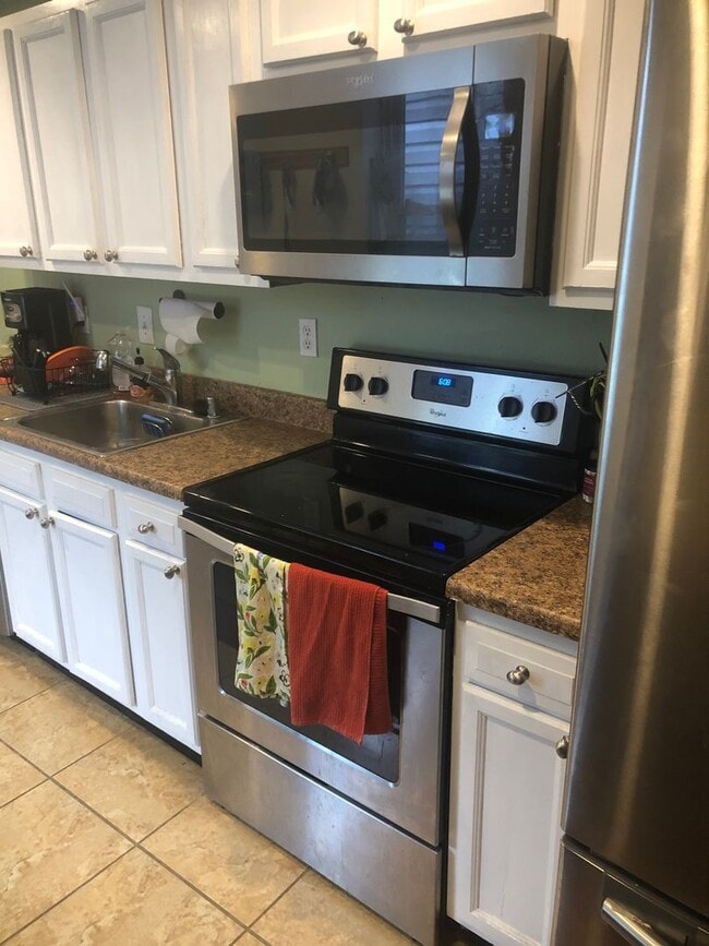 Building Photo - One Block From The Avenue! Perfect 2-Bedro...