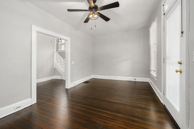 Building Photo - Adorable Brick Home in Italian Village!