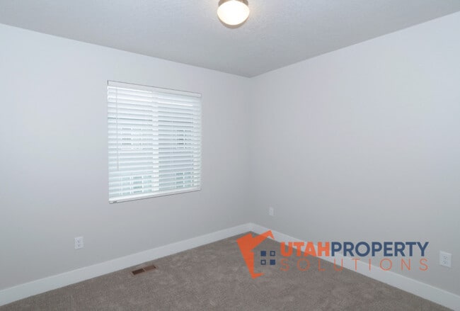 Building Photo - 396 S 980 W