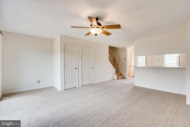 Building Photo - 3 level townhouse in Kinstowne area