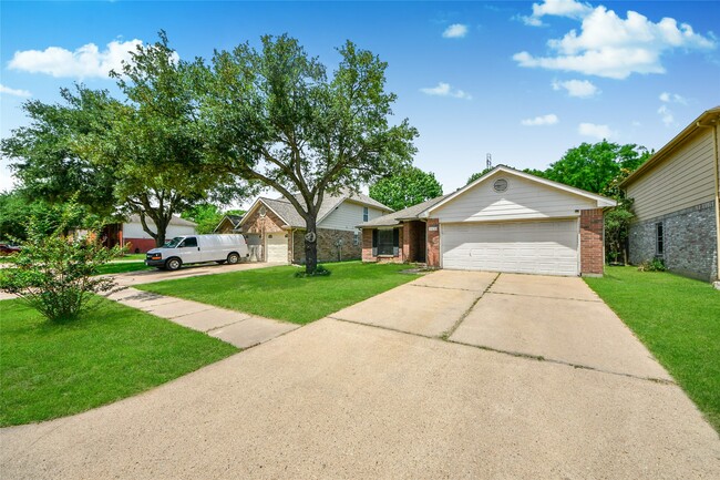 Building Photo - 16134 Coleburn Dr