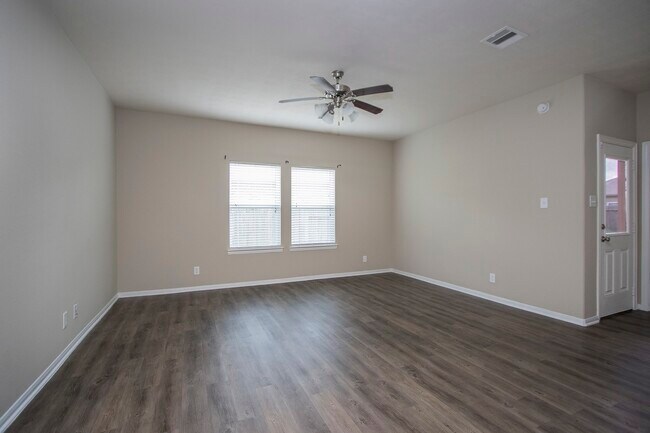Building Photo - 2209 Onyx Ct