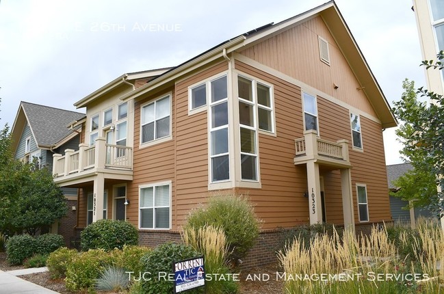 Primary Photo - Stapleton Carriage Home for Rent!