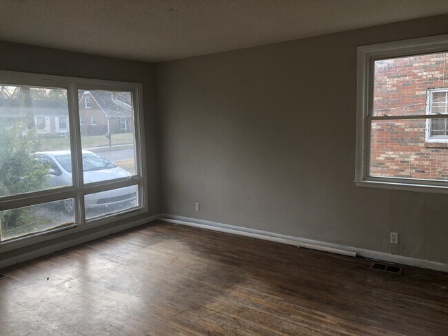 Building Photo - 3bedroom/2 bath home in Bordeaux, convenie...