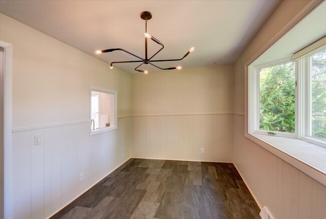 Building Photo - 401 Merrill Crest Dr