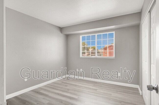 Building Photo - 4730 E Craig Rd