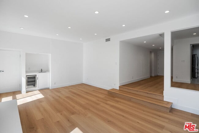 Building Photo - 4807 Woodley Ave