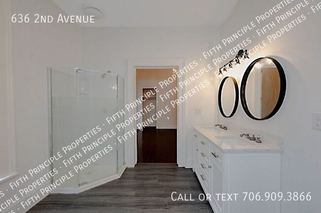 Building Photo - 636 2nd Ave