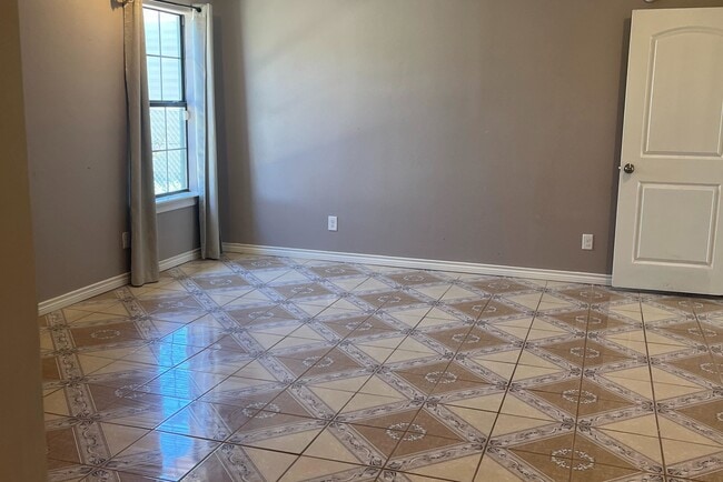 Building Photo - 514 Buckeye Dr