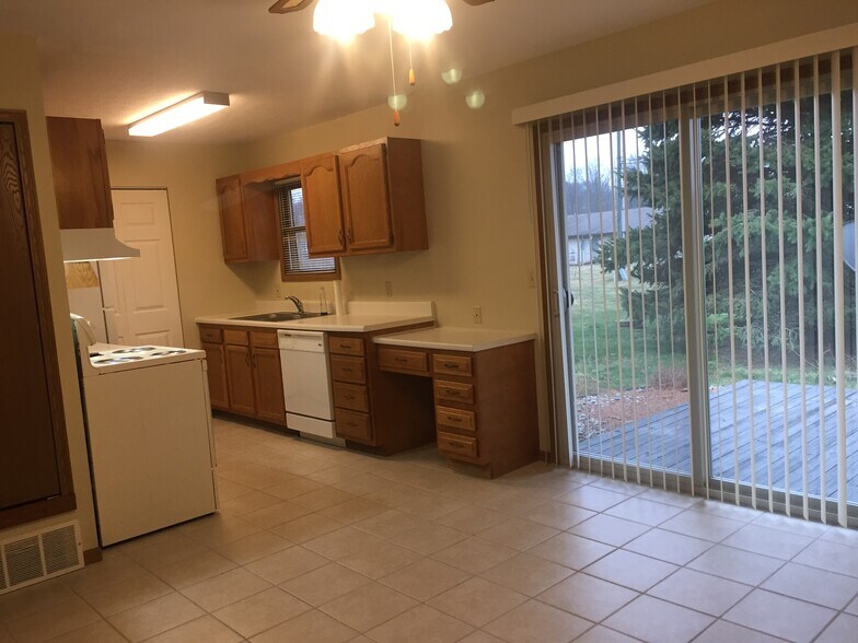 Patio doors to deck - 1232 Schneiders Crossing Rd NW