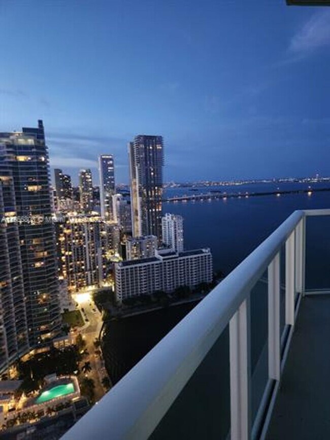 Building Photo - 1900 N Bayshore Dr