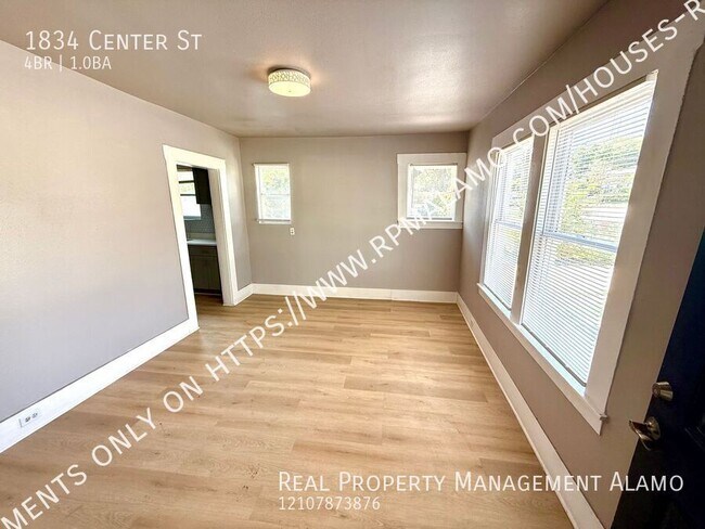 Building Photo - 1834 Center St