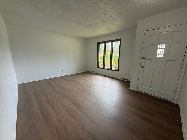 Building Photo - 3845 W Glenwood St