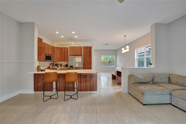 Building Photo - 930 Bluewood Terrace