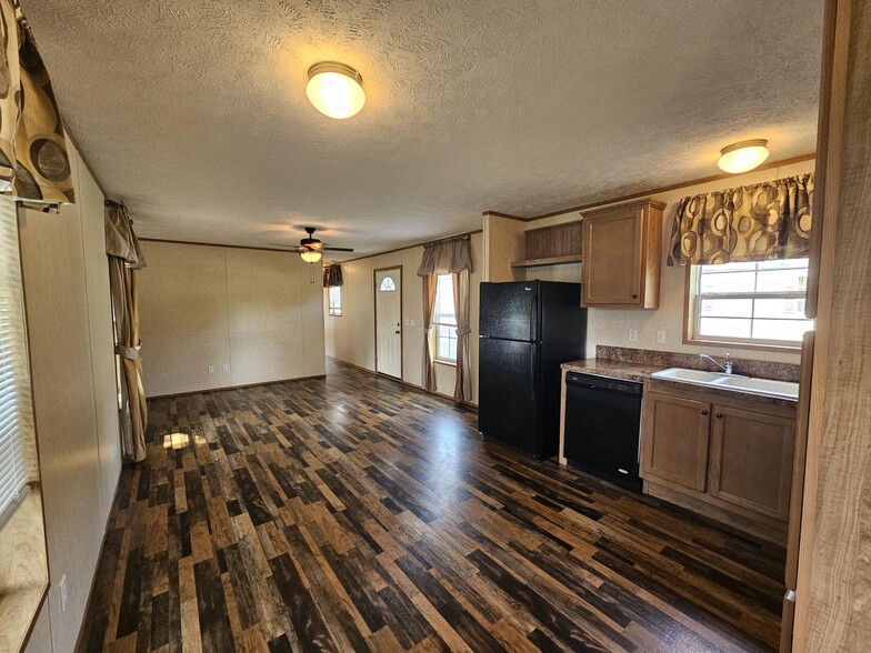 Building Photo - 236 Maverick Ln