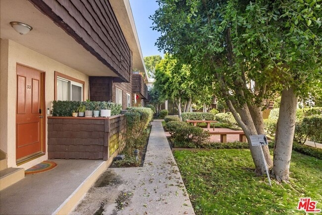 Building Photo - 5400 Newcastle Ave