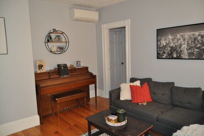 Building Photo - 26 Schuyler St
