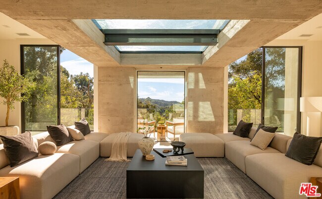 Building Photo - 12752 Mulholland Dr