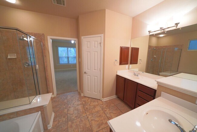 Building Photo - Beautiful Home Now Available in the Covete...