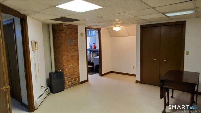 Building Photo - 32 Fernridge Rd