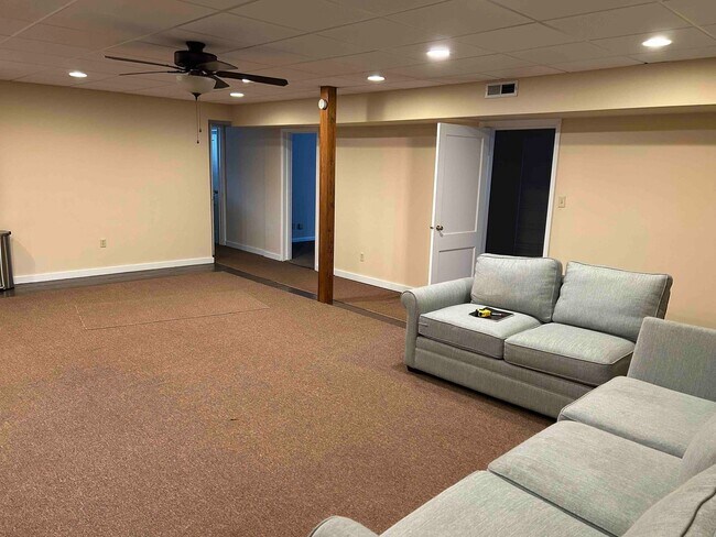 Building Photo - Large Apartment Above Commercial Building