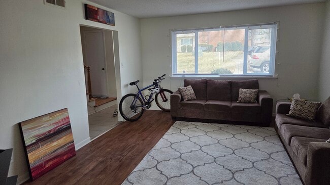 Building Photo - 2337 Champion Ct