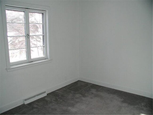 Building Photo - 579 5th Ave N