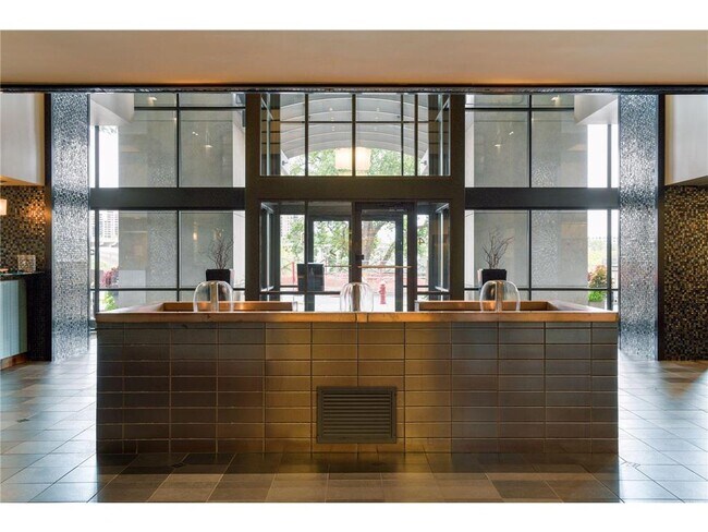 Building Photo - 401 S 1st St