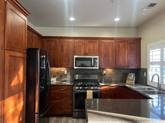 Building Photo - Charming Home in Las Palmas Community