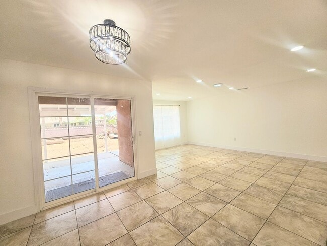 Building Photo - Single Story Senior Home - Newly Remodeled...