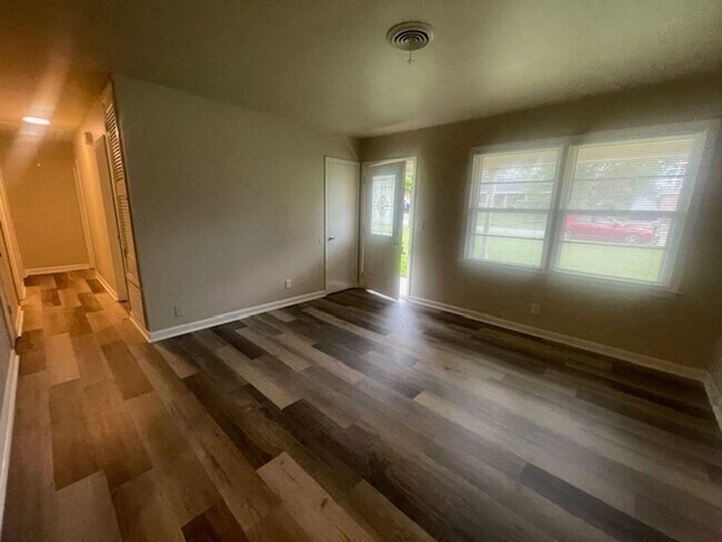Building Photo - 504 Merrymont Dr