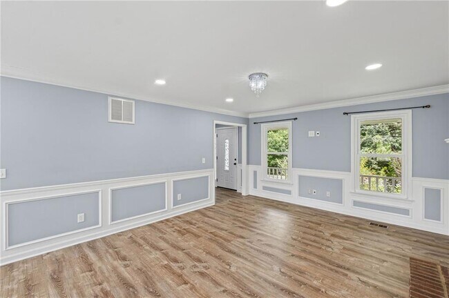 Building Photo - 3535 Stonewall Dr NW