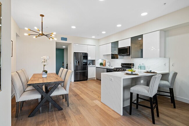 Dinning/Kitchen - 820 S Wilton Pl