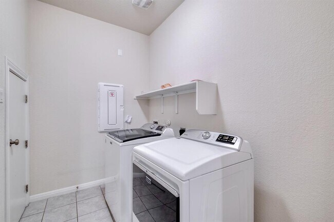 Building Photo - 17204 Calipatria Ln
