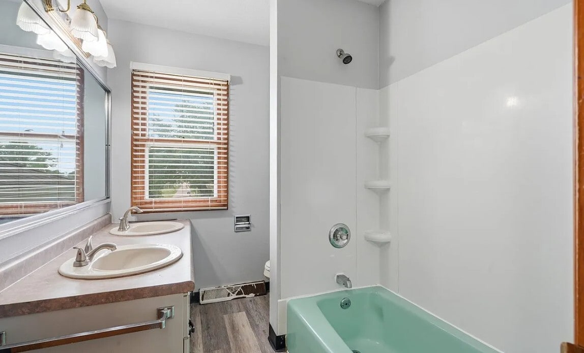 Main Bathroom - 1672 10th St NW