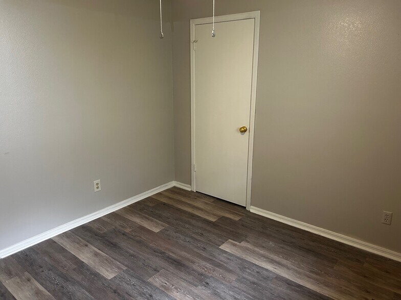 Bedroom 1 - 418 S Park Ave