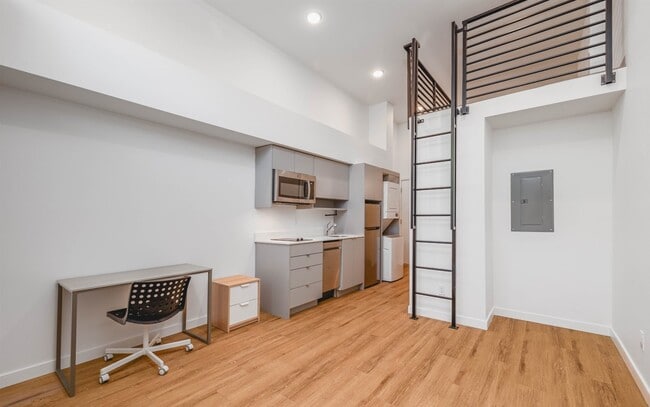 Building Photo - Thirty-One Apartments