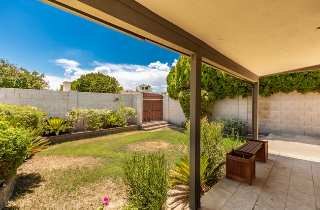 Building Photo - 2113 E Pebble Beach Dr