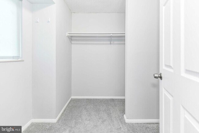 Building Photo - 5836 Jackson Oak Ct