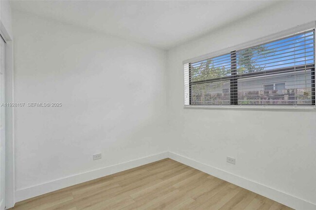 Building Photo - 1960 SW 68th Way